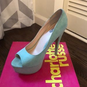 NWOT Mint Peep Toe Heel